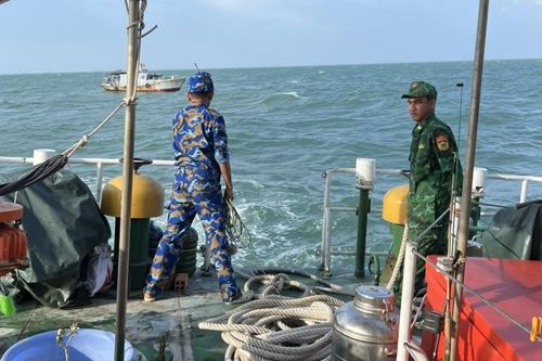 Cứu hộ thành công tàu bị nạn trên vùng biển Kiên Giang