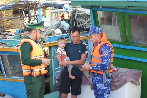 Giữ màu xanh trên đảo tiền tiêu Đông Bắc