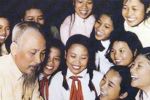 'Ai yêu Bác Hồ Chí Minh hơn thiếu nhi Việt Nam'