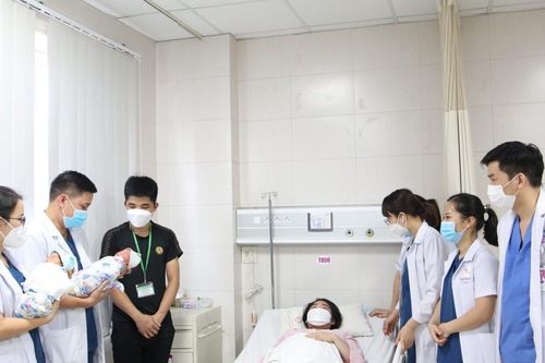 Em bé thứ 300 ra đời bằng phương pháp thụ tinh trong ống nghiệm tại Phú Thọ