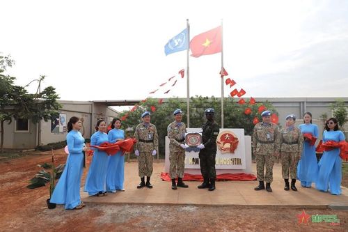 Khánh thành cột cờ Việt Nam tại Bệnh viện dã chiến ở Nam Sudan