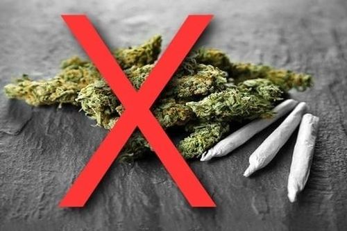 Nam sinh lớp 9 cấp cứu sau khi hút 'cỏ Mỹ' mua ở công viên