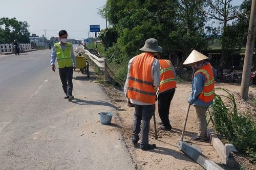 Quảng Ngãi: Ngang nhiên 'xé rào' tại điểm đấu nối trái phép trên quốc lộ