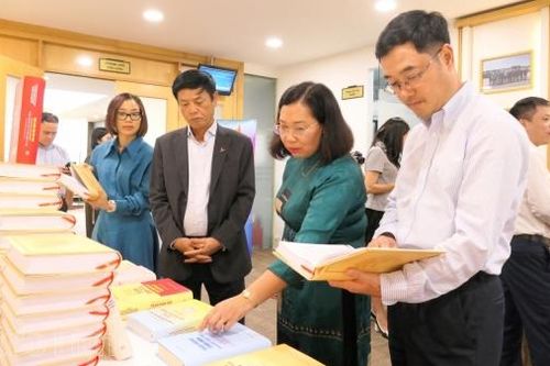 Kiên quyết, kiên trì đấu tranh phòng, chống tham nhũng, tiêu cực