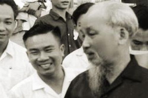 Nghệ thuật 'chiêu hiền đãi sĩ' của Chủ tịch Hồ Chí Minh