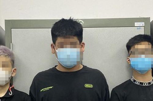 Hà Nội: Bắt nhóm đối tượng chém thiếu nữ đi đường lúc rạng sáng