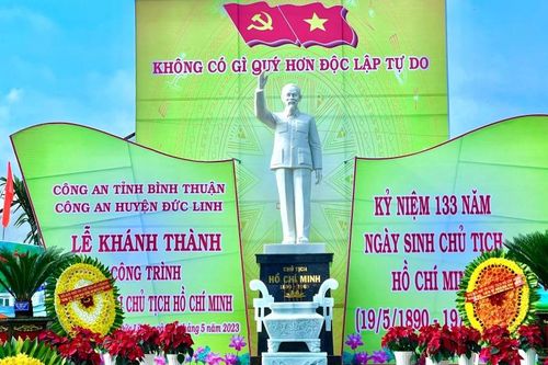 Khánh thành tượng đài Chủ tịch Hồ Chí Minh tại Công an huyện Đức Linh