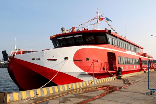 Tàu cao tốc rút ngắn thời gian di chuyển Phan Thiết-Phú Quý còn 2 giờ