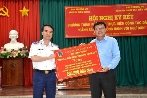 Cảnh sát biển Việt Nam thực hiện công tác dân vận với tỉnh Bạc Liêu và Tiền Giang