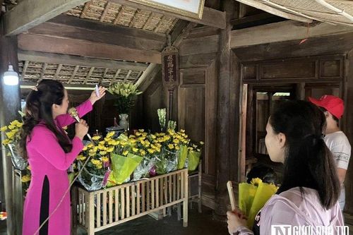Xúc động tình cảm của những vị khách nước ngoài khi đến với quê Bác