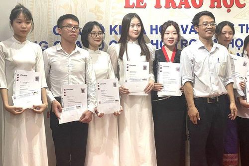 Sinh viện Đại học Hòa Bình xuất sắc nhận học bổng bang Hessen, Đức