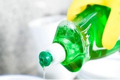 Không cần tốn tiền gọi thợ, bạn có thể tự thông tắc chậu rửa bát với 5 mẹo đơn giản này