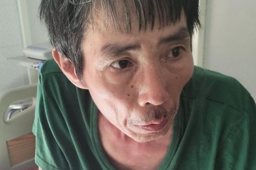 Người đàn ông chửi cả làng rồi hành hung công an xã vì lý do bất ngờ
