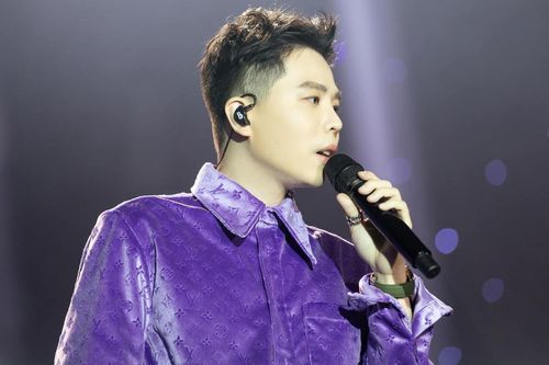 Hàng loạt dân mạng lên tiếng phản đối khi nghe Trịnh Thăng Bình hát live bản hit của chính mình