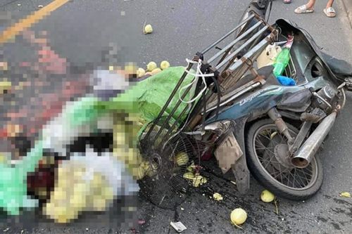 Sọt ổi văng tứ tung trên đường và tai nạn thương tâm cướp đi sinh mạng người phụ nữ lúc sáng sớm