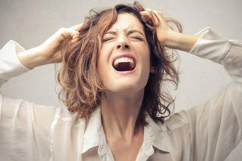 Cách đơn giản giảm nhiệt cho những người dễ bị 'bốc hỏa' khi nắng nóng