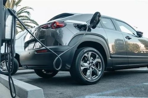 Doanh số ô tô điện thiết lập kỷ lục mới