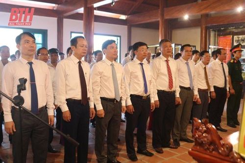 Huyện Thiệu Hóa dâng hương, báo công lên Chủ tịch Hồ Chí Minh tại khu Di tích lịch sử cách mạng trụ sở làm việc của Tỉnh ủy Thanh Hóa