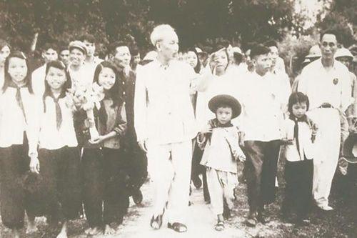 Hương nắng làng Sen