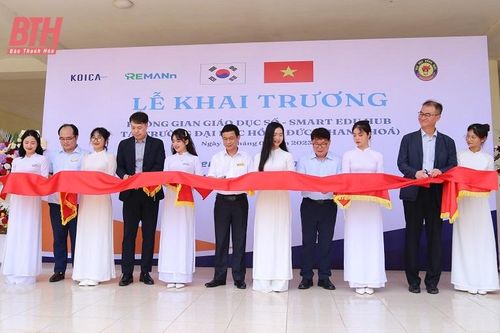 Khai trương Không gian giáo dục số 'Smart Edu Hub' tại Trường Đại học Hồng Đức