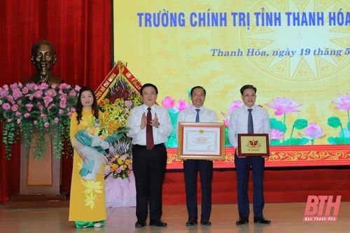 Trường Chính trị tỉnh Thanh Hóa đón Bằng công nhận đạt chuẩn mức 1