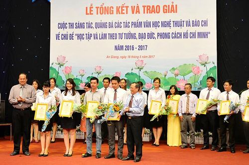 Người dẫn lối cho dân tộc