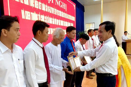 An Phú họp mặt điển hình tiêu biểu trong học tập, làm theo Bác