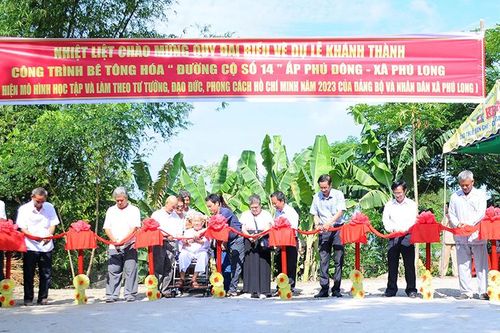 Xã Phú Long khánh thành 2 công trình giao thông nông thôn