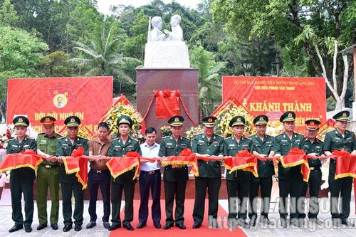 Khánh thành tượng đài 'Bác Hồ với chiến sỹ Biên phòng'