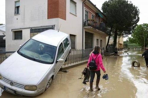 Hình ảnh hơn nghìn lời trong thảm họa ở Italy