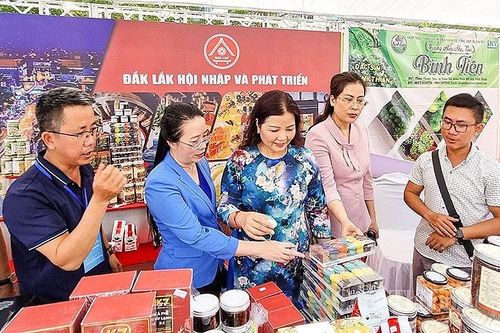 150 gian hàng tham gia hội chợ nông sản thực phẩm an toàn TP. Hà Nội năm 2023