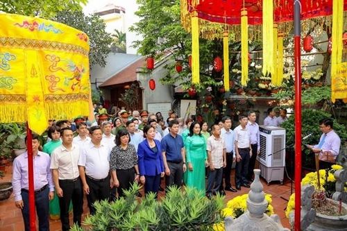 Hà Nội: Dâng hương tưởng niệm tại Đền Hỏa Thần - Thờ ông tổ ngành phòng cháy chữa cháy