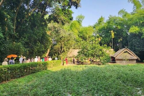 Chuyện những người giữ lửa cho cội nguồn quê Bác