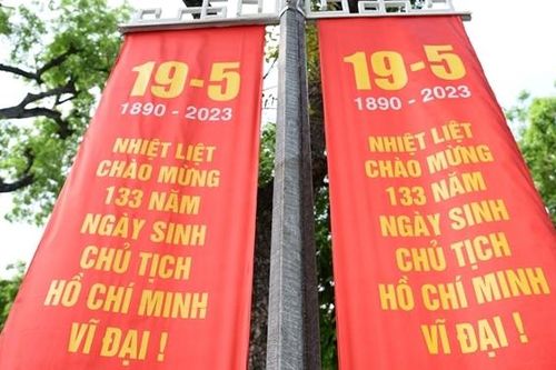 Thủ đô Hà Nội rợp cờ hoa kỷ niệm 133 năm Ngày sinh Chủ tịch Hồ Chí Minh