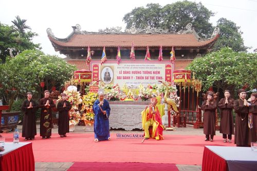 Hải Dương: Dâng hương tưởng niệm Đại danh y, Thiền sư Tuệ Tĩnh