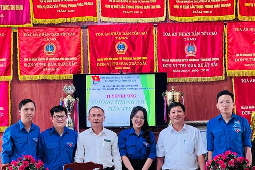 Chi đoàn TAND TP Thuận An: Tổ chức sinh hoạt chủ đề 'Sáng mãi tên Người' năm 2023