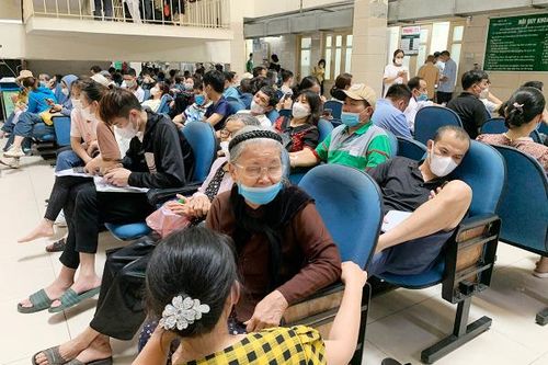 Bệnh viện lại quá tải