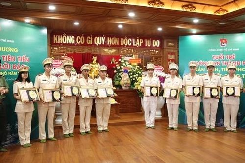 Công an TP Hồ Chí Minh tuyên dương 42 gương 'Thanh niên tiên tiến làm theo lời Bác'