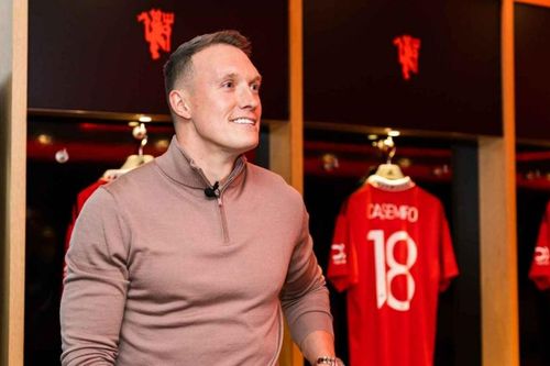 Man Utd tri ân Phil Jones sau 12 năm gắn bó