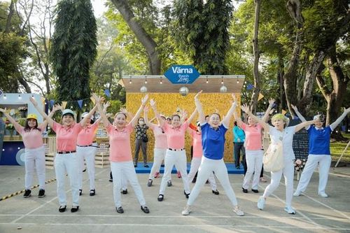 Tôn vinh tinh thần 'Thanh Xuân Hoàng Kim', khuyến khích tận hưởng mọi khoảnh khắc