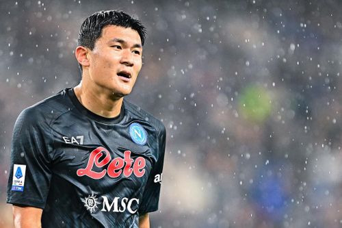 PSG nhảy vào tranh trung vệ Hàn Quốc với MU