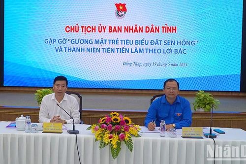 Chủ tịch tỉnh Đồng Tháp gặp gỡ thanh niên tiêu biểu đất sen hồng
