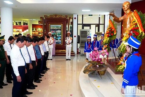 Triển lãm 'Nhật ký trong tù - bảo vật quốc gia' tại Thừa Thiên Huế