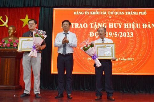 Bảo vệ nền tảng tư tưởng của Đảng là nhiệm vụ chung của cả hệ thống chính trị và từng cán bộ, đảng viên
