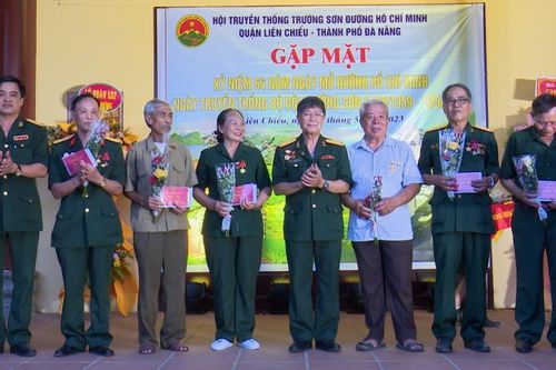 Gặp mặt kỷ niệm 64 năm ngày mở đường Hồ Chí Minh