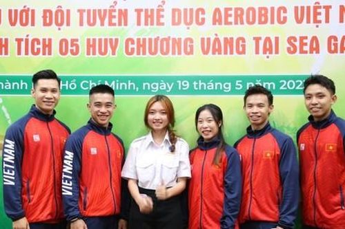 Sinh viên TP. HCM giao lưu với đội tuyển thể dục Aerobic Việt Nam