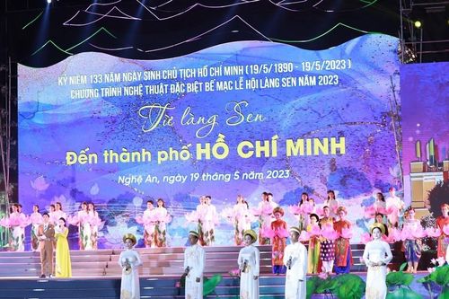 Chương trình nghệ thuật 'Từ Làng Sen đến thành phố Hồ Chí Minh'