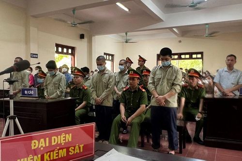 Gây án mạng vì con giun đất