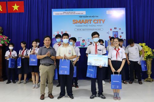 Học sinh trổ tài lập trình thành phố thông minh