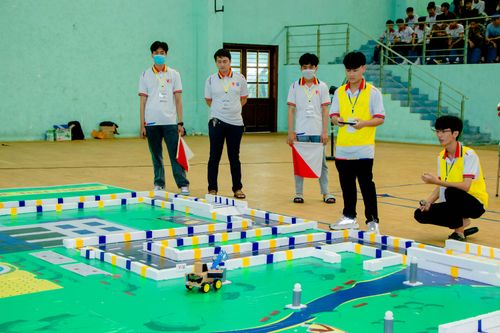Sôi nổi vòng chung kết cuộc thi sáng tạo Robocar 2023